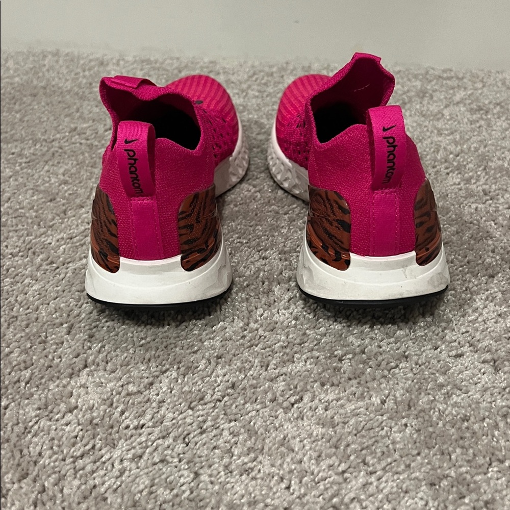 Nike Women's Hot Pink Sneakers - Picture 3 of 7